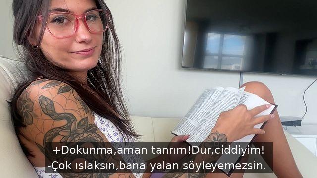 Kitap Okumak İsteyen Taze Güzeli Parmaklarıyla Azdırmayı Başarıyor